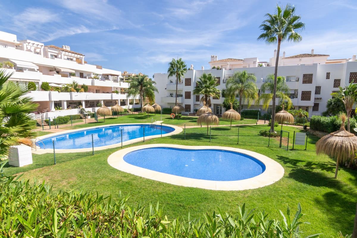 Middle Floor Apartment in Estepona — photo 1 of 10