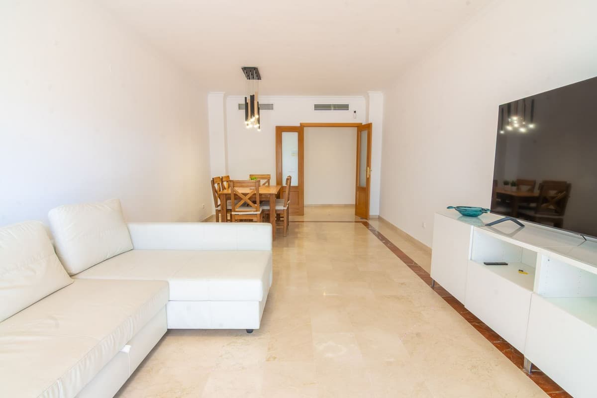 Middle Floor Apartment in Estepona — photo 6 of 10
