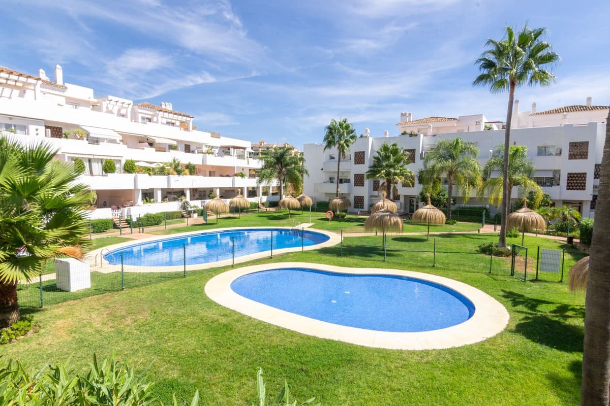 Middle Floor Apartment in Estepona — photo 7 of 10