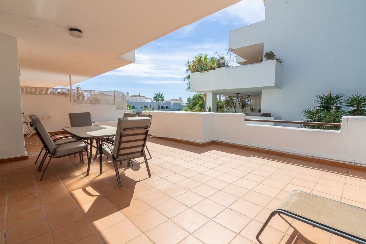 Middle Floor Apartment in Estepona — photo 9 of 10