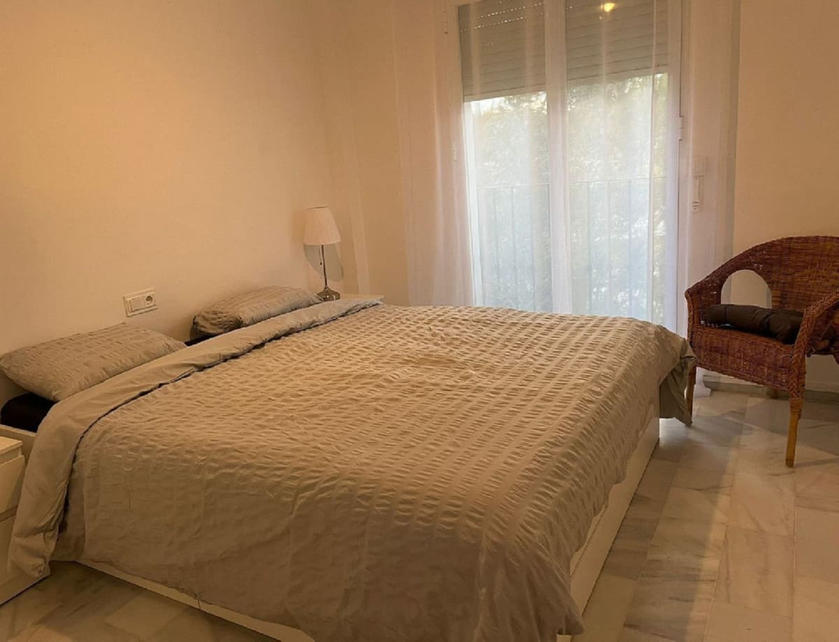 Middle Floor Apartment in Guadalmina Baja — photo 8 of 10