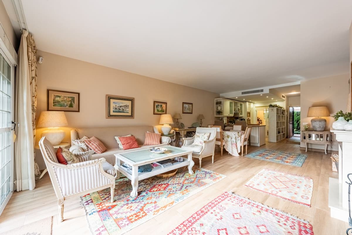 Semi-Detached House in Nagüeles — photo 3 of 10
