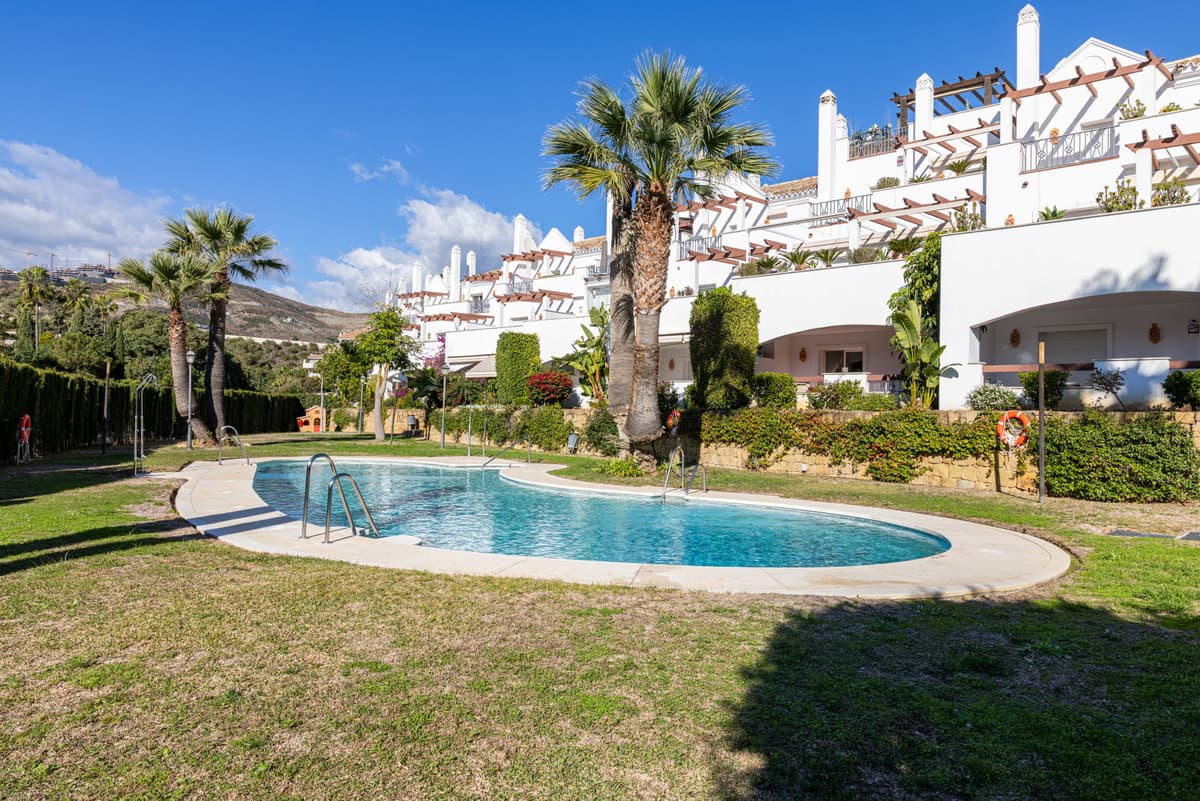 Middle Floor Apartment in Nueva Andalucía — photo 1 of 10