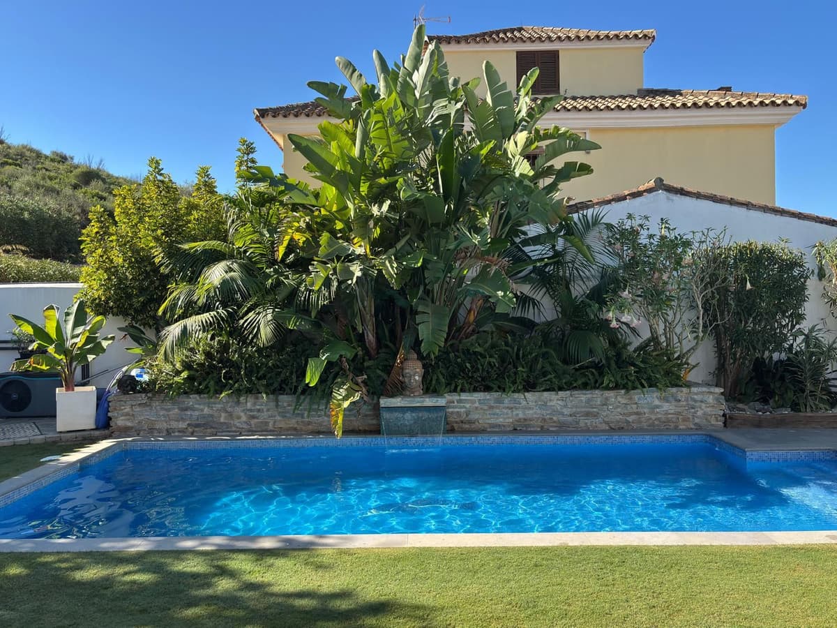 Detached Villa in Casares — photo 2 of 10