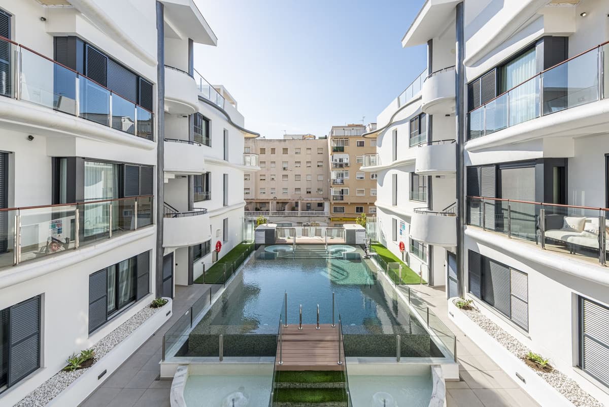 Middle Floor Apartment in Estepona — photo 1 of 10