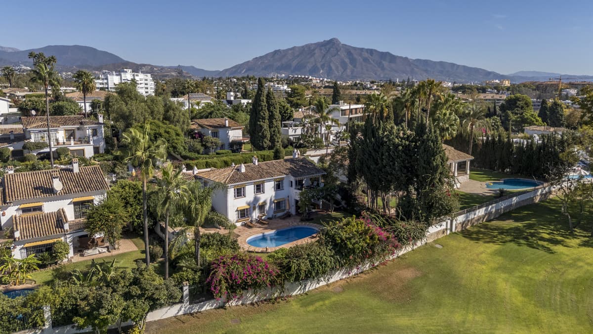 Detached Villa in Guadalmina Alta — photo 1 of 10