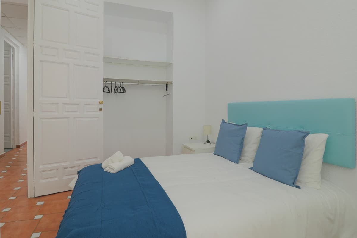 Middle Floor Apartment in Málaga — photo 8 of 10