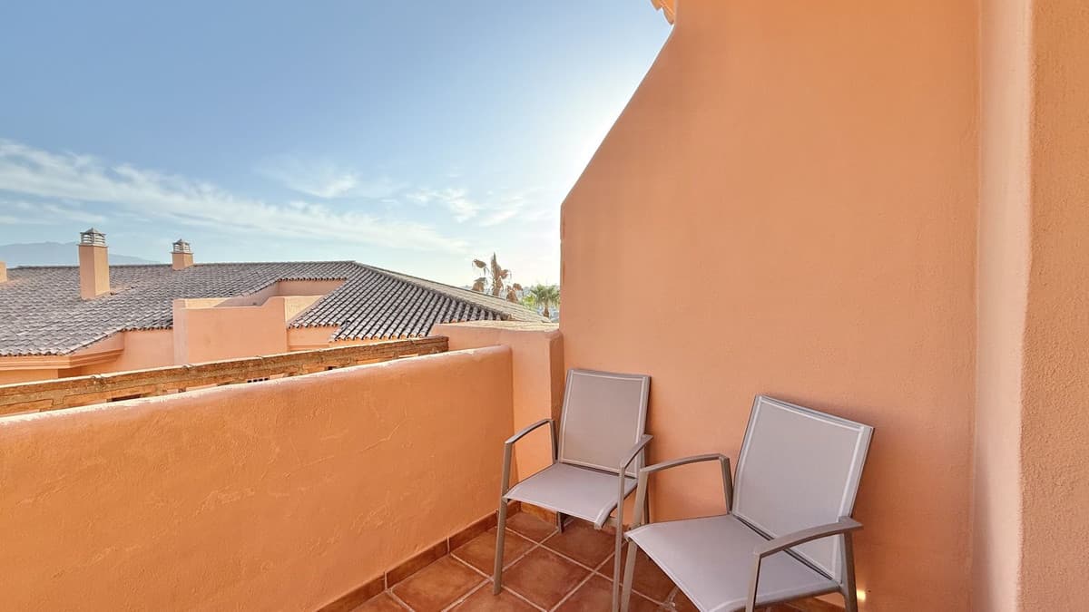 Middle Floor Apartment in Benahavís — photo 5 of 10