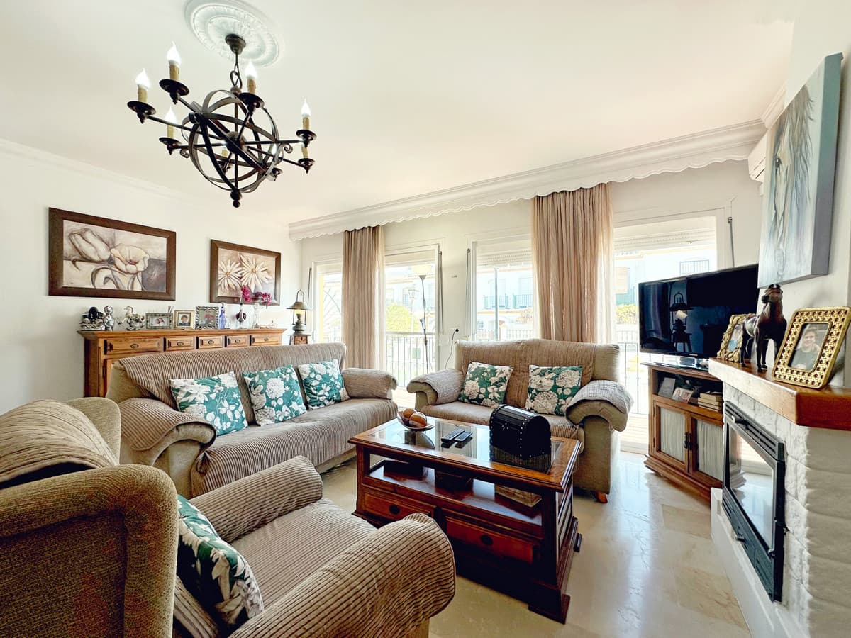 Townhouse in Estepona — photo 3 of 10