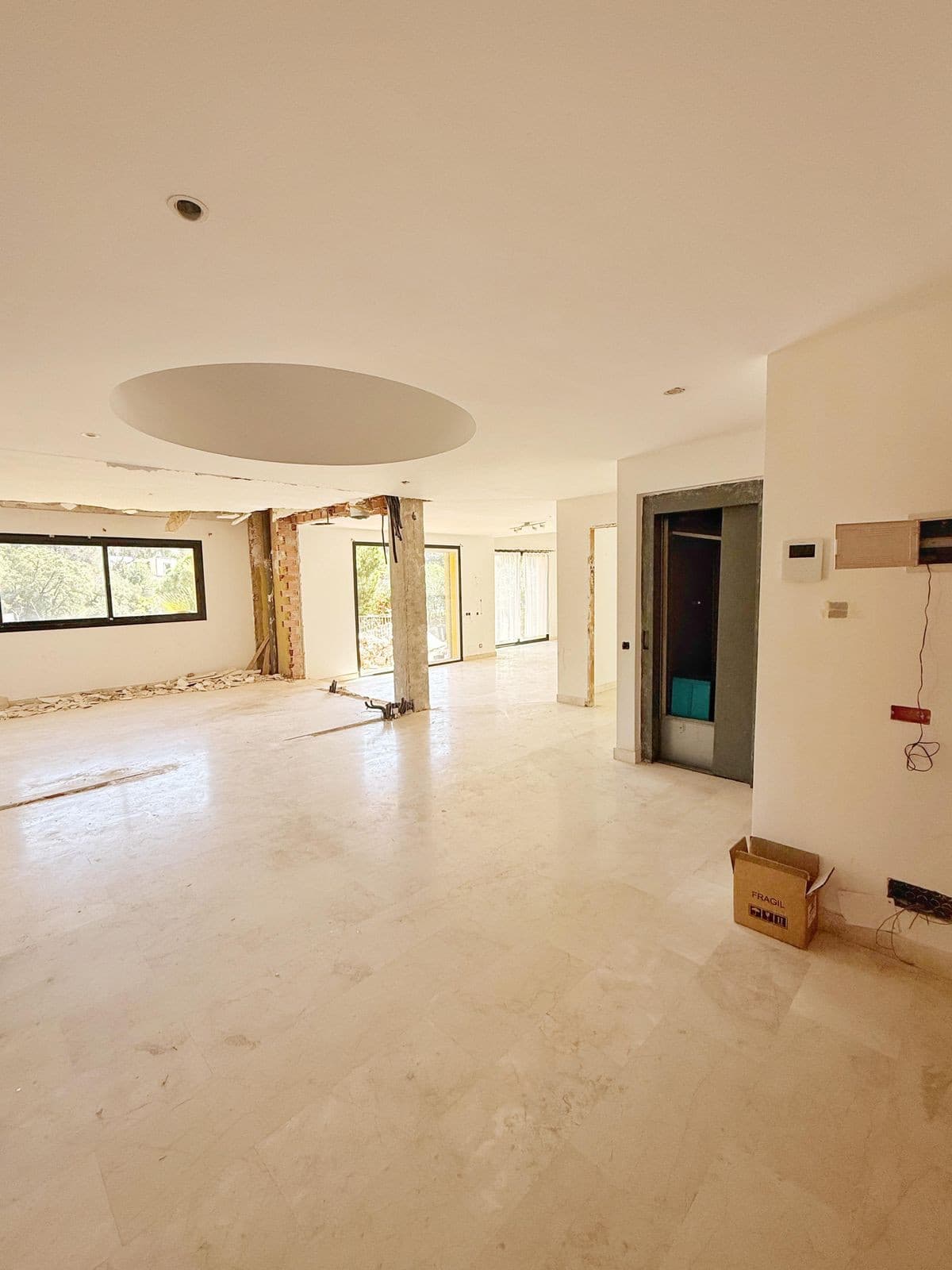 Detached Villa in Elviria — photo 2 of 10