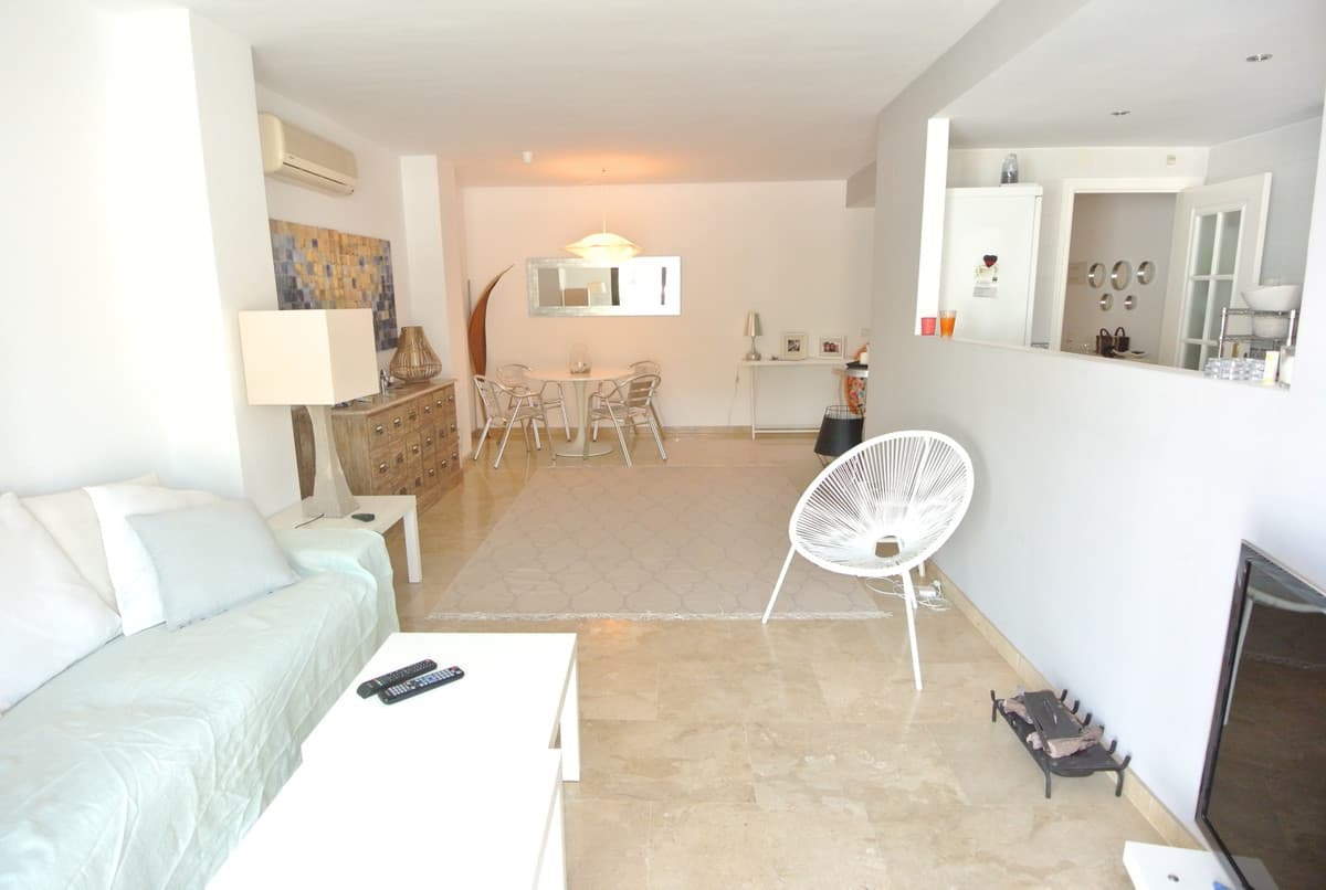 Middle Floor Apartment in The Golden Mile — photo 2 of 10