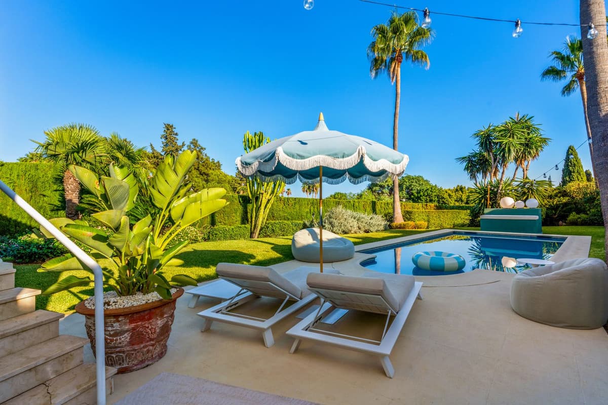 Detached Villa in El Paraiso — photo 1 of 10