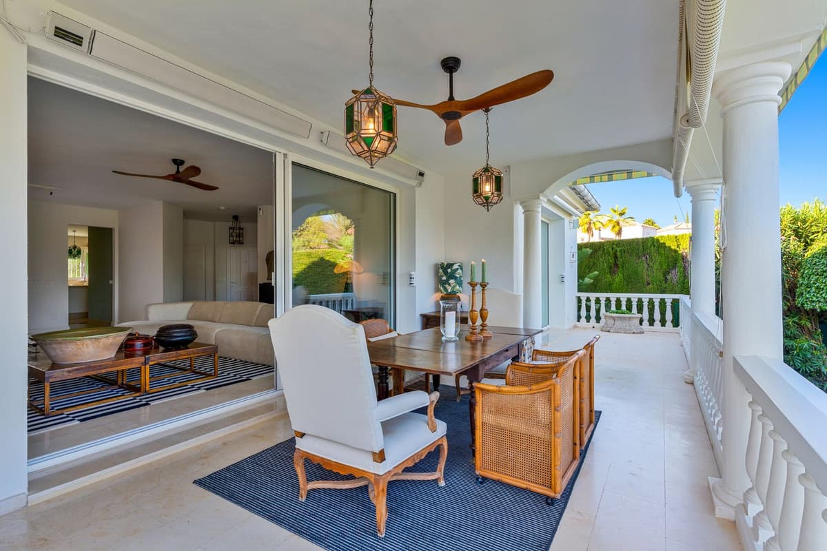 Detached Villa in El Paraiso — photo 2 of 10