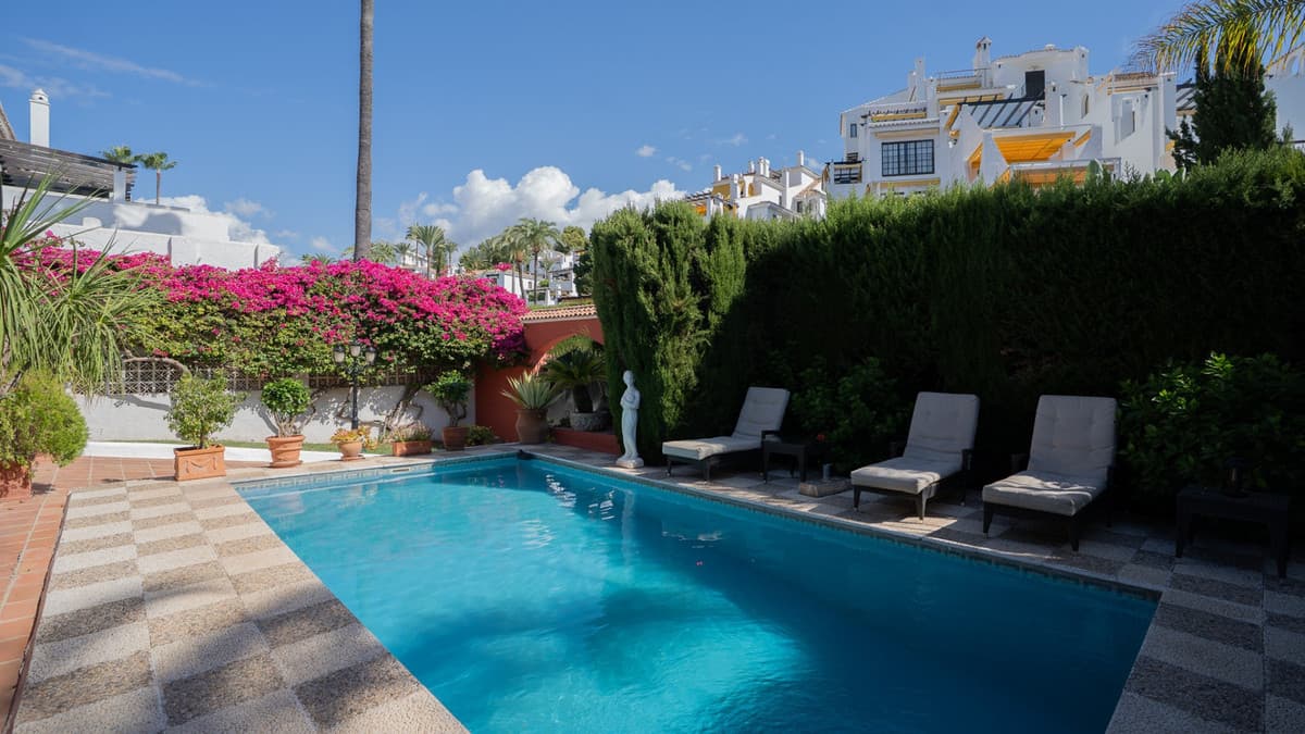 Detached Villa in Marbella — photo 1 of 10