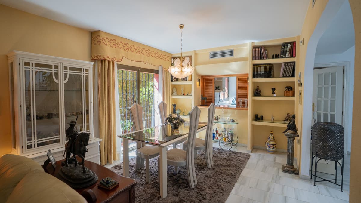 Detached Villa in Marbella — photo 6 of 10
