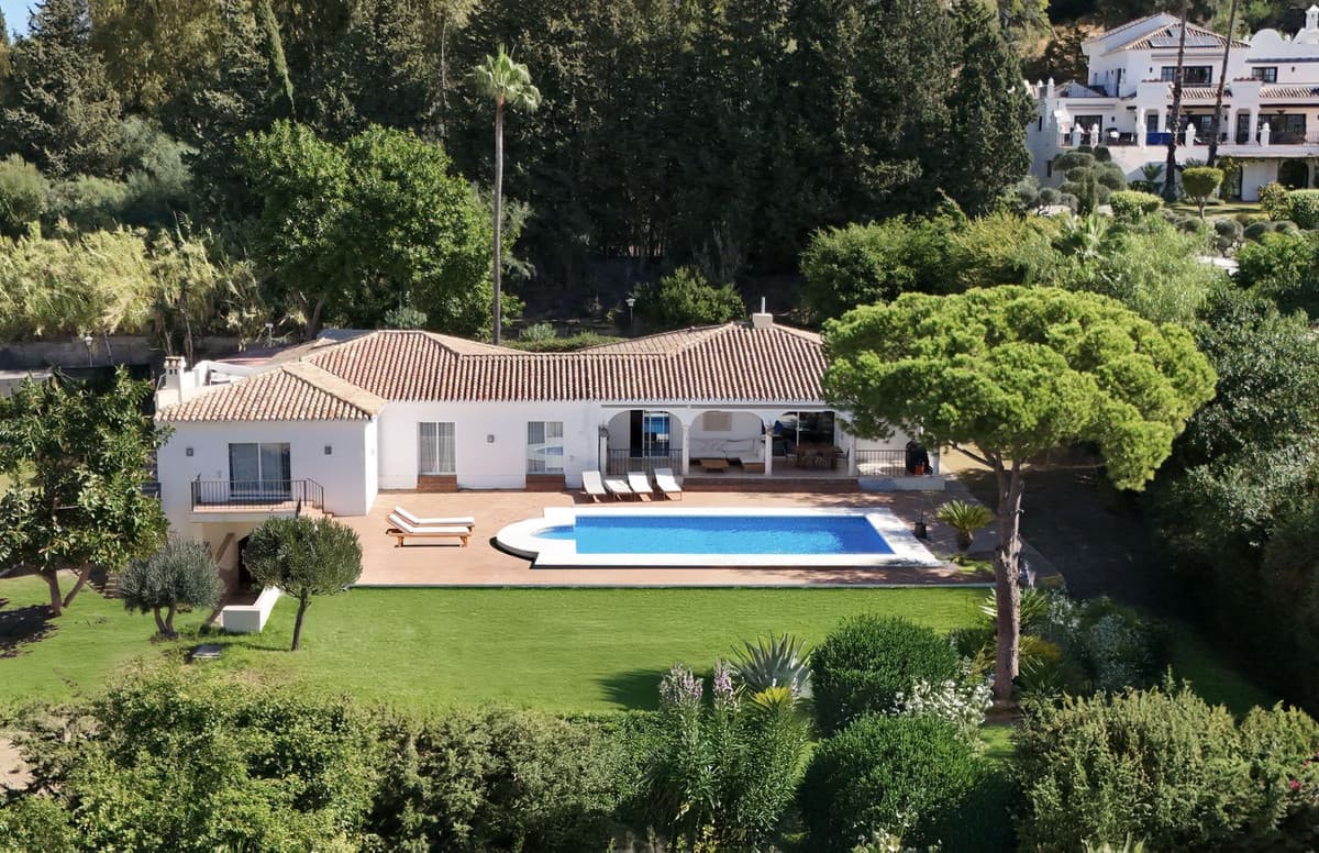 Detached Villa in El Paraiso — photo 2 of 10