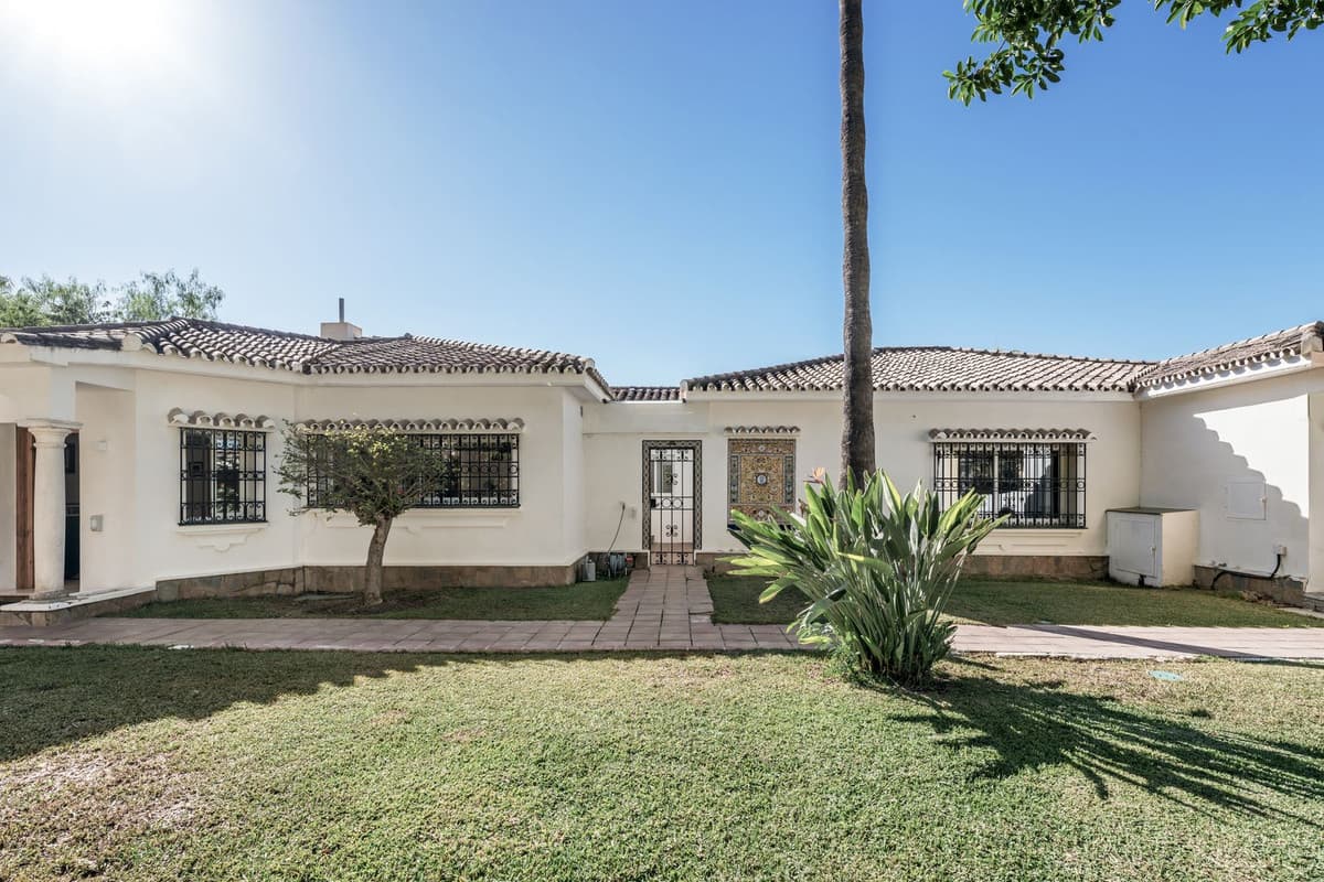 Detached Villa in El Paraiso — photo 7 of 10