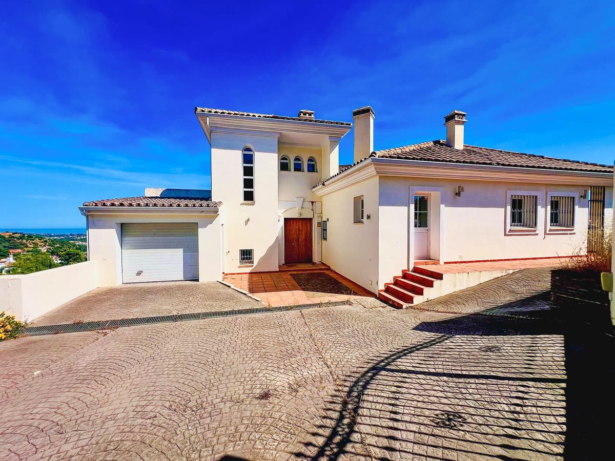 Detached Villa in La Quinta — photo 3 of 10