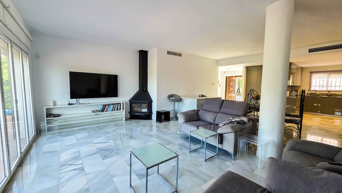 Semi-Detached House in La Duquesa — photo 3 of 10