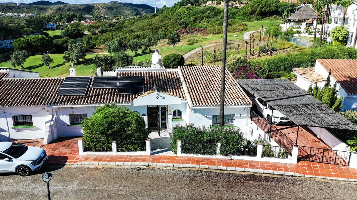 Semi-Detached House in La Duquesa — photo 8 of 10