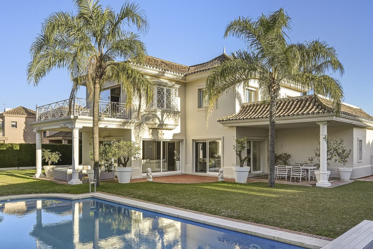 Detached Villa in Guadalmina Alta — photo 1 of 10