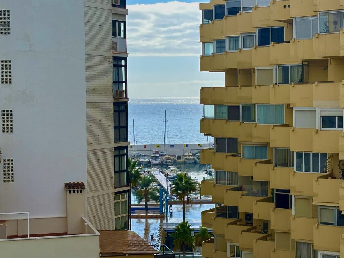 Middle Floor Apartment in Marbella — photo 2 of 10