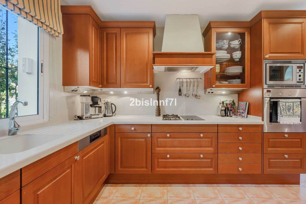 Detached Villa in Elviria — photo 10 of 10