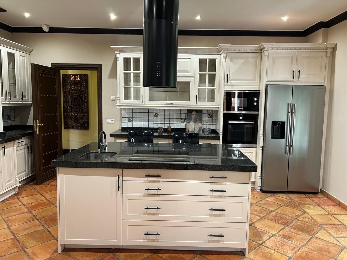 Detached Villa in Sierra Blanca — photo 4 of 10