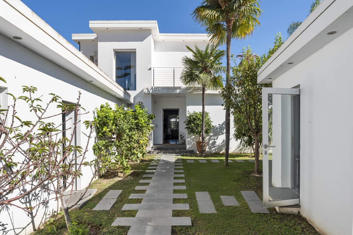 Detached Villa in Nueva Andalucía — photo 3 of 10