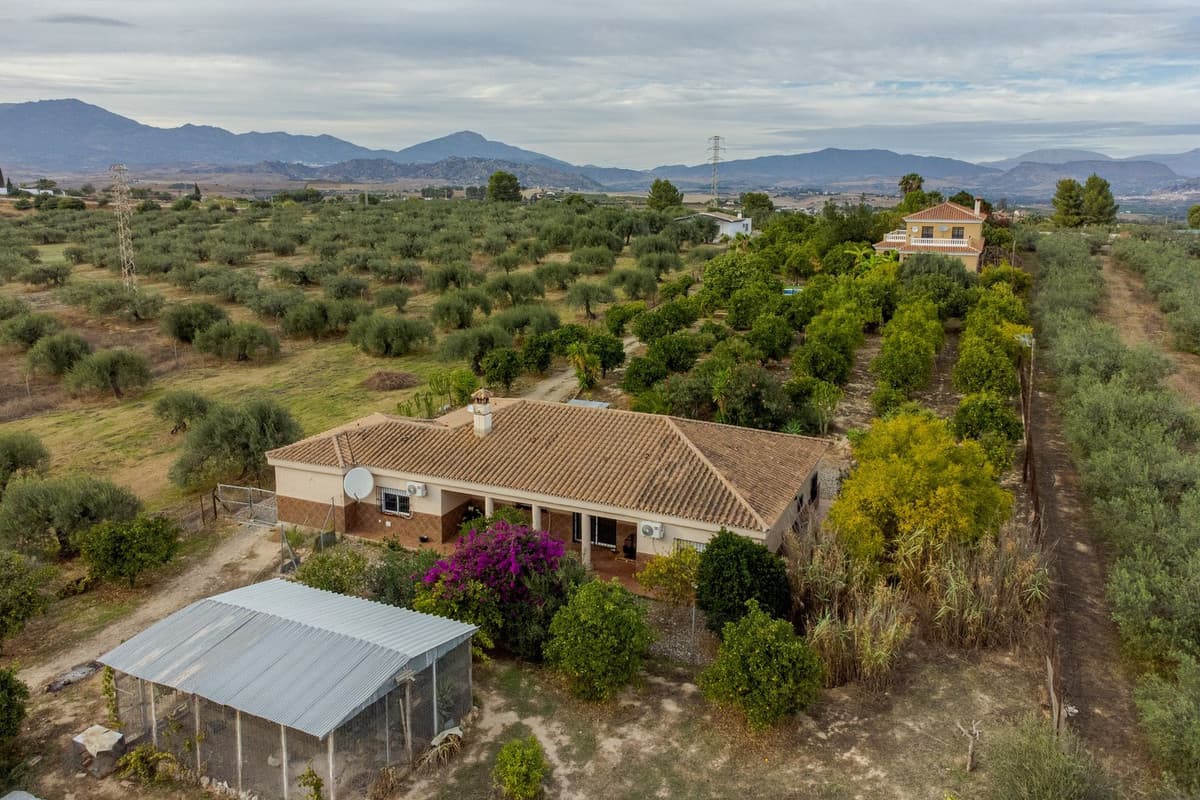 Detached Villa in Alhaurín el Grande — photo 3 of 10