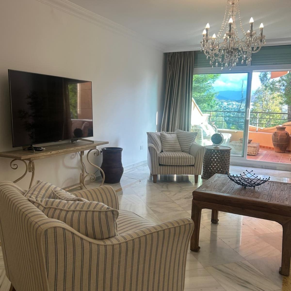 Middle Floor Apartment in Marbella — photo 5 of 10