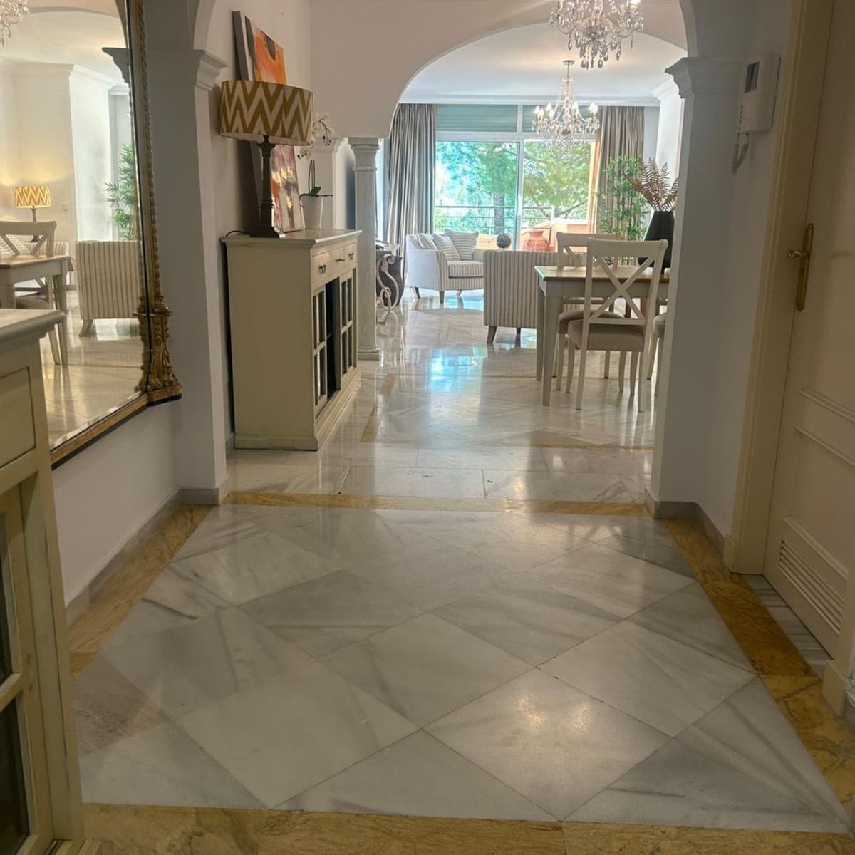 Middle Floor Apartment in Marbella — photo 8 of 10