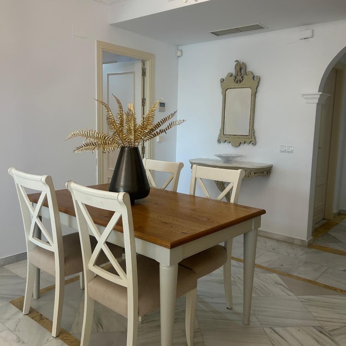 Middle Floor Apartment in Marbella — photo 10 of 10