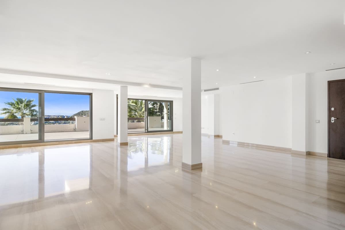 Middle Floor Apartment in Benahavís — photo 6 of 10