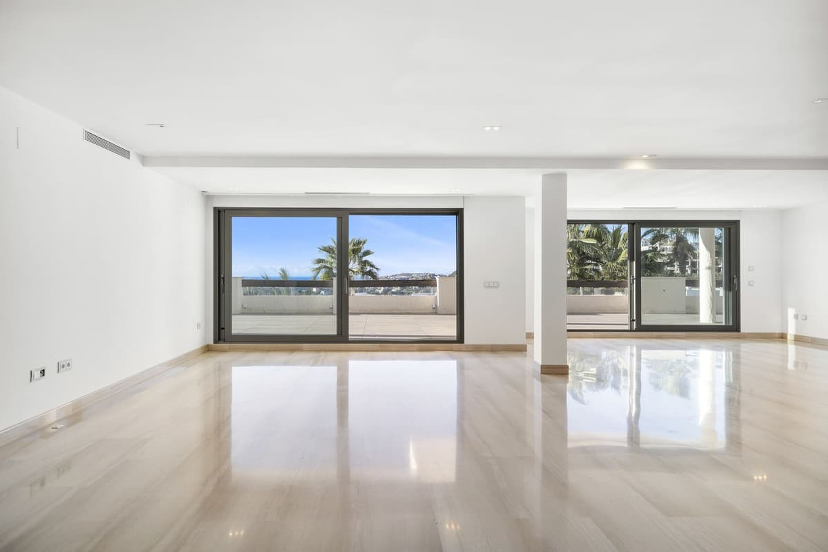 Middle Floor Apartment in Benahavís — photo 7 of 10