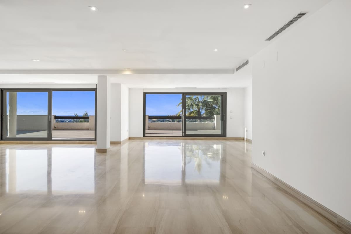 Middle Floor Apartment in Benahavís — photo 9 of 10