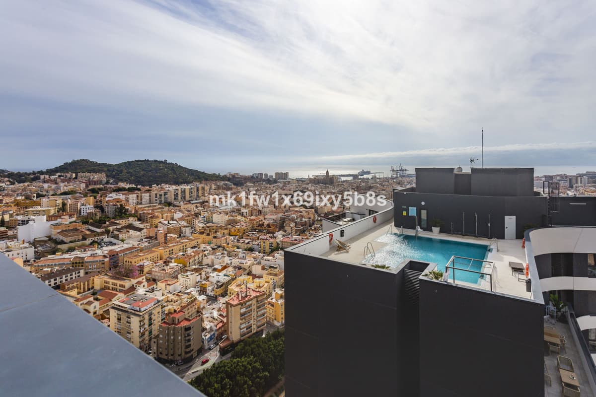 Middle Floor Apartment in Málaga Centro — photo 6 of 10
