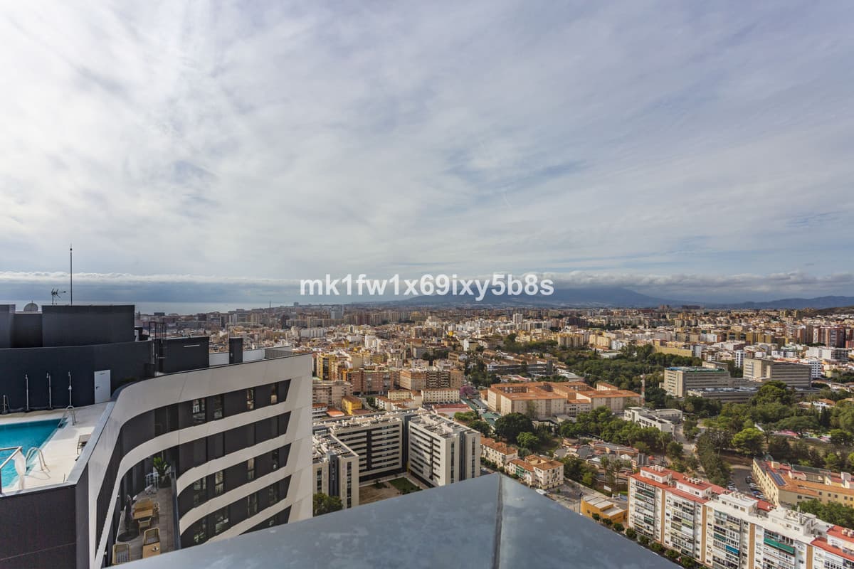 Middle Floor Apartment in Málaga Centro — photo 7 of 10