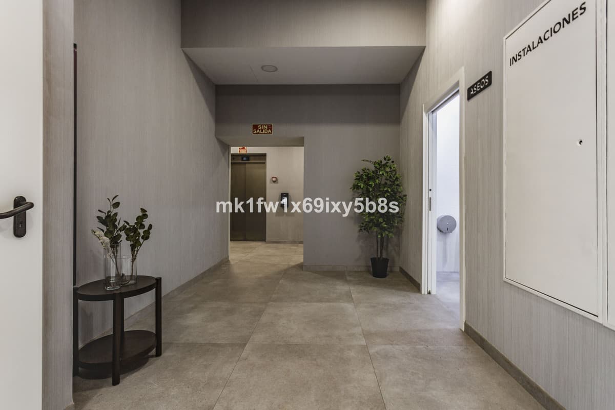 Middle Floor Apartment in Málaga Centro — photo 9 of 10