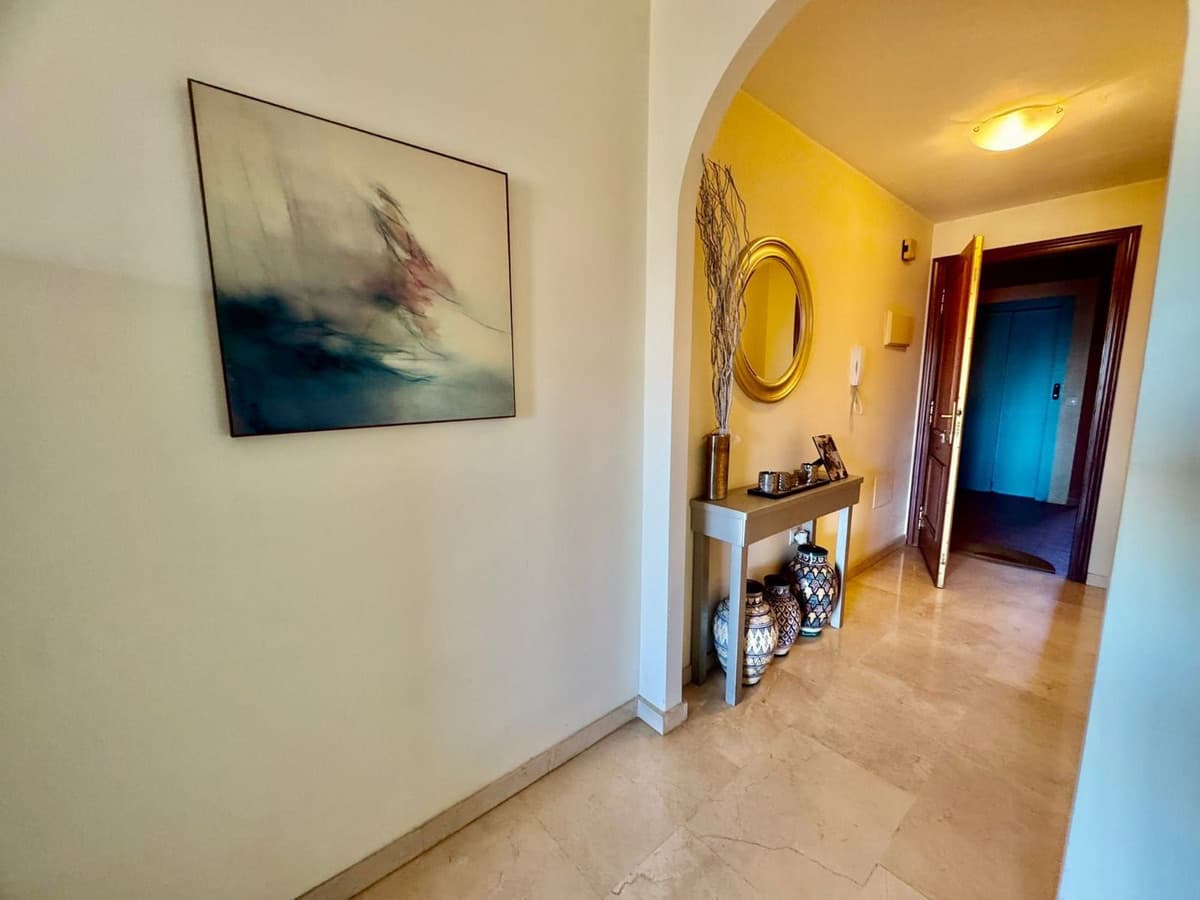 Middle Floor Apartment in Los Pacos — photo 4 of 10