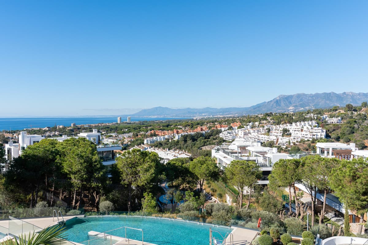 Middle Floor Apartment in Marbella — photo 3 of 10