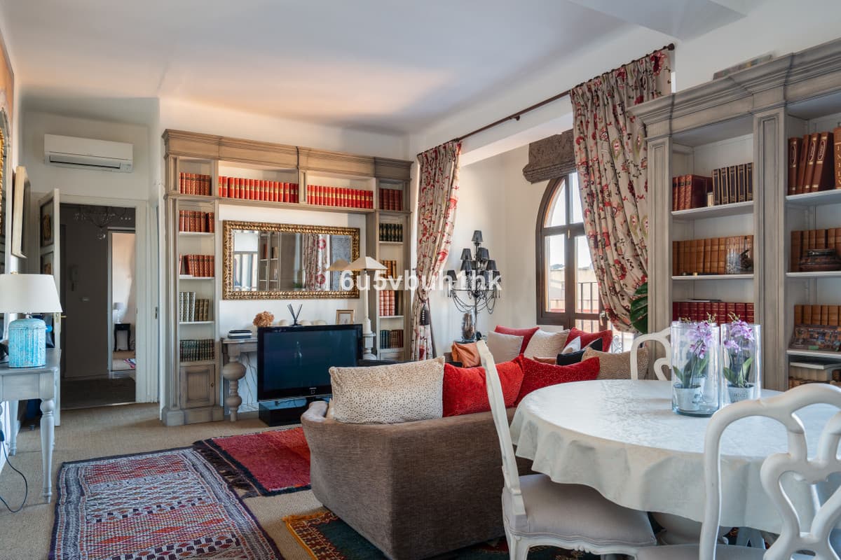 Middle Floor Apartment in Málaga — photo 5 of 10