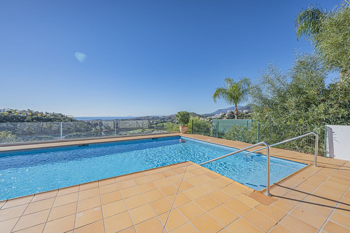 Ground Floor Apartment in Benahavís — photo 2 of 10