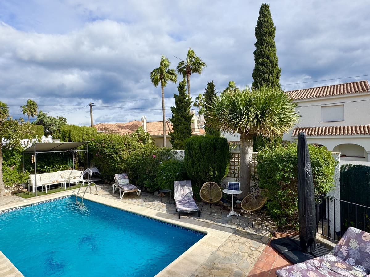 Detached Villa in La Duquesa — photo 1 of 10