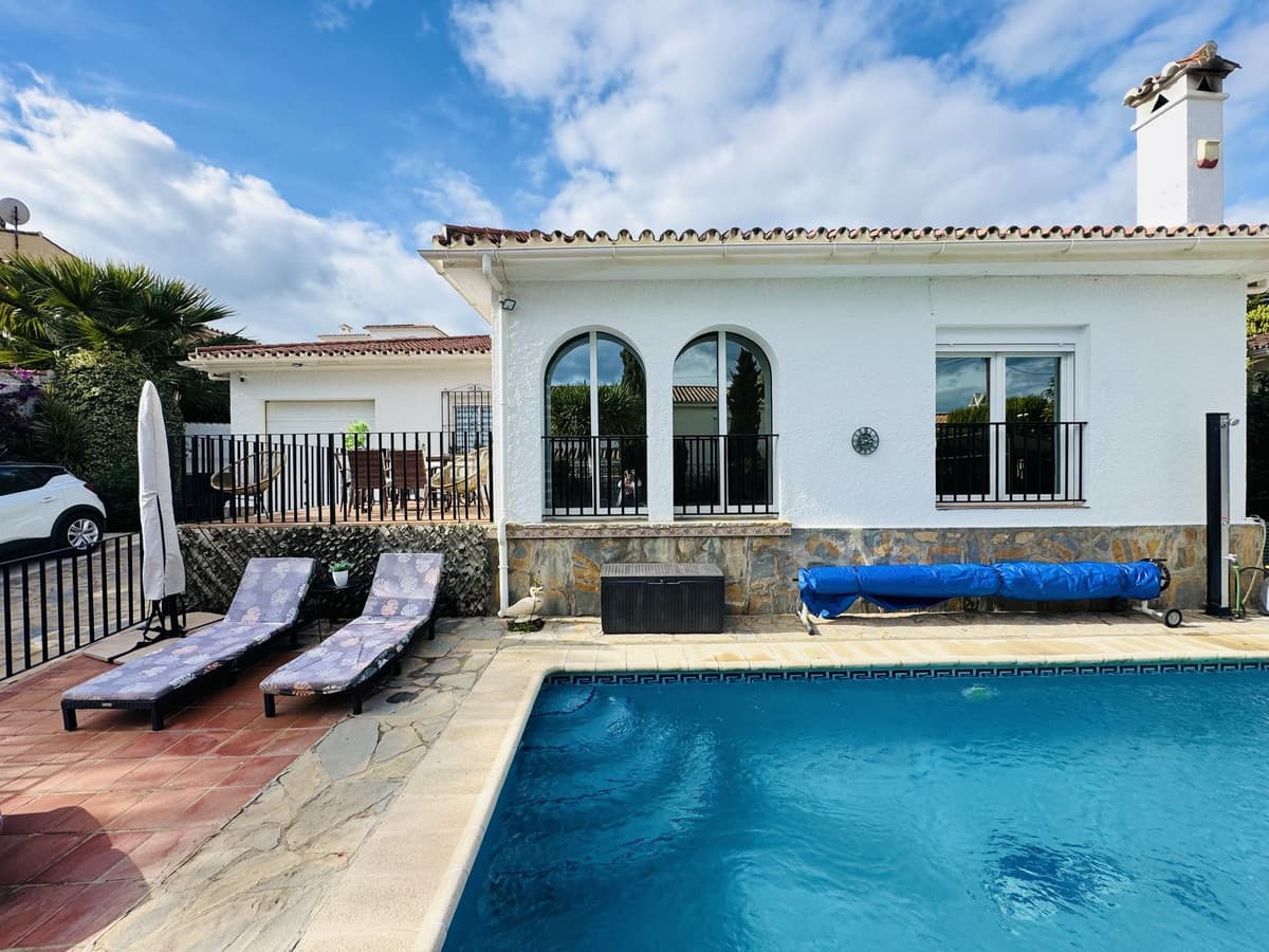 Detached Villa in La Duquesa — photo 2 of 10