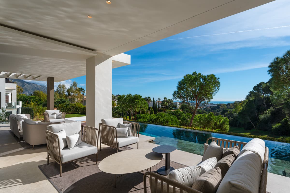 Detached Villa in La Quinta — photo 4 of 10