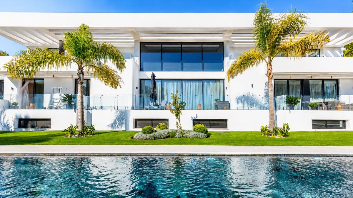 Detached Villa in El Paraiso — photo 2 of 10