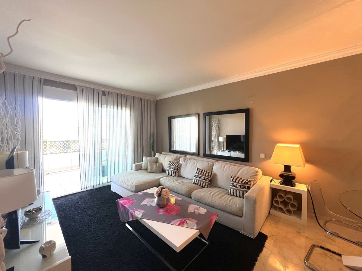 Middle Floor Apartment in Puerto Banús — photo 1 of 10