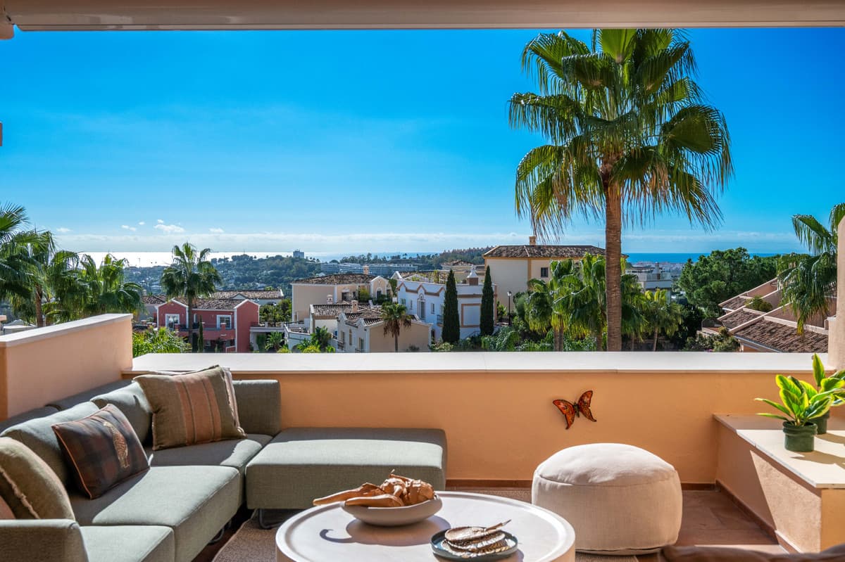 Middle Floor Apartment in Nueva Andalucía — photo 3 of 10