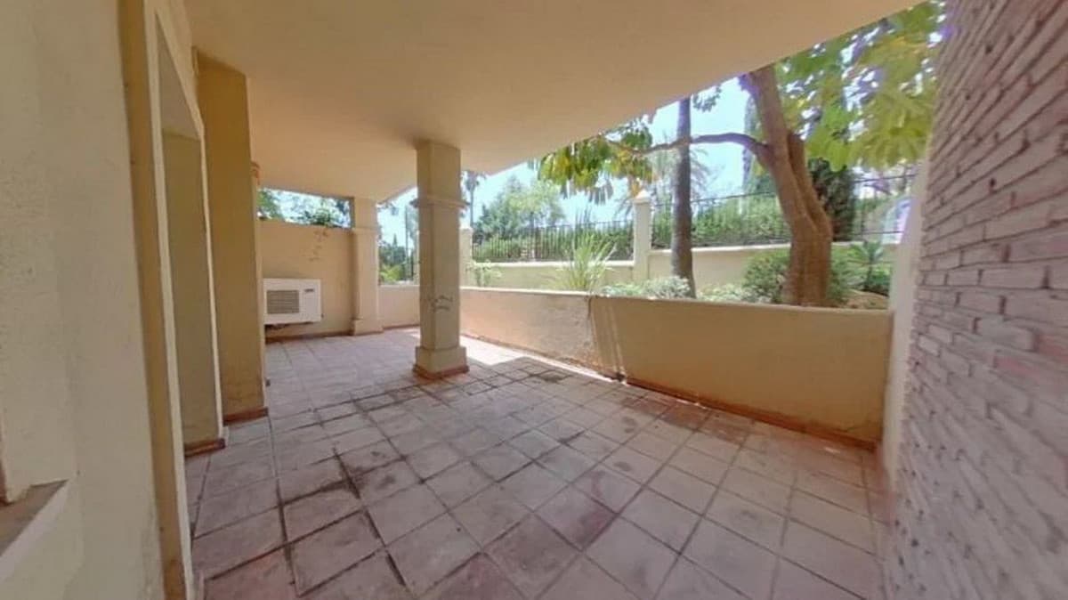 Ground Floor Apartment in Benahavís — photo 2 of 10